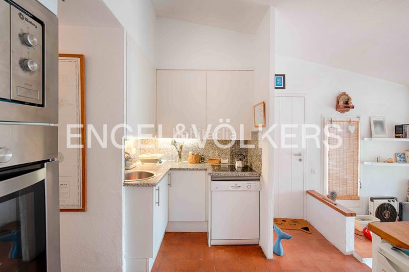 Foto 8226ff0e-cb3f-488a-84ef-74b23c5750fb. Apartamento encantador ático con terraza soleada y licencia turística en Cadaqués
