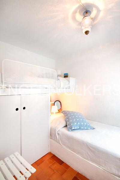 Foto b31a4948-2048-44b6-bd39-506dbf53ada2. Apartamento encantador ático con terraza soleada y licencia turística en Cadaqués