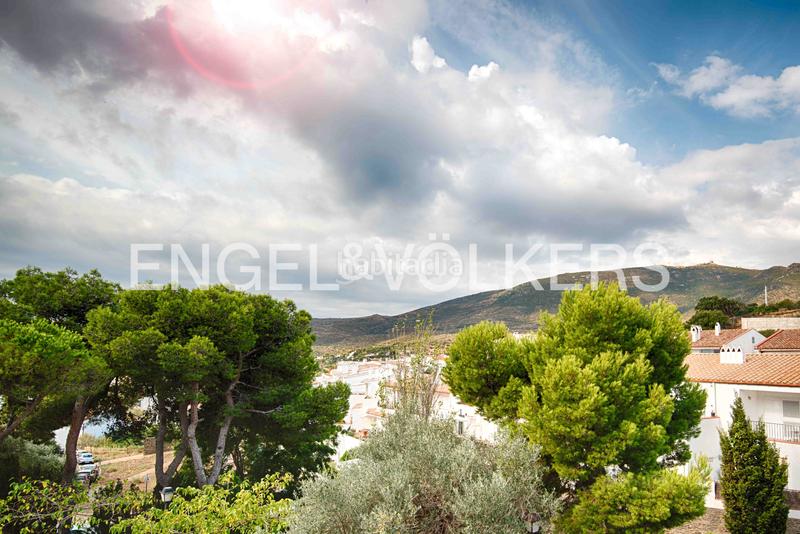 Foto e97e42b2-7b62-4575-8d69-9b9a4f2540ce. Apartamento encantador ático con terraza soleada y licencia turística en Cadaqués