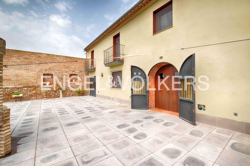 Foto 366358cd-7a5a-466a-ba45-e94b63d4533a. Casa con camino in Castelló d´Empúries