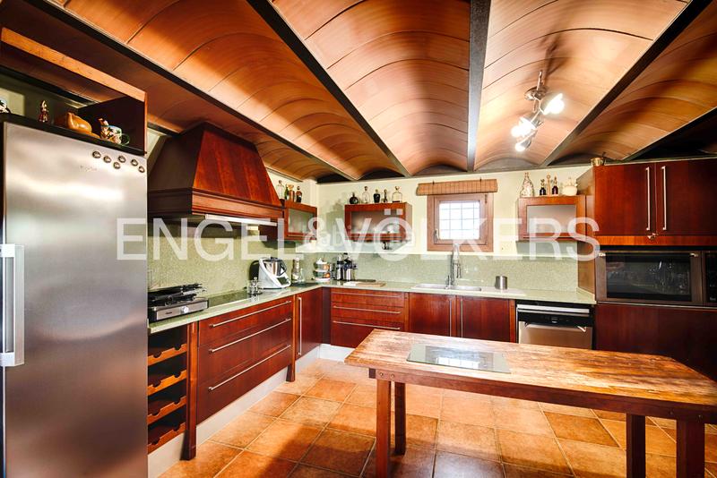 Foto f9b66b9d-9c36-4a3a-846b-9d9f7213cb58. Casa con camino in Castelló d´Empúries