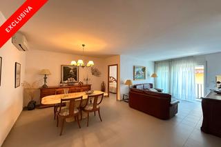 Appartement  Carrer nicolás salmerón. Espacioso apartamento en el corazón de la vila de llançà
