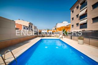 Dúplex  Carrer viena. Ático dúplex con dos parkings, dos trasteros y piscina comunitar