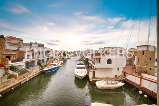 Appartement  Carrer falconera. Apartamento luminoso con vistas – cerca del centro y la playa