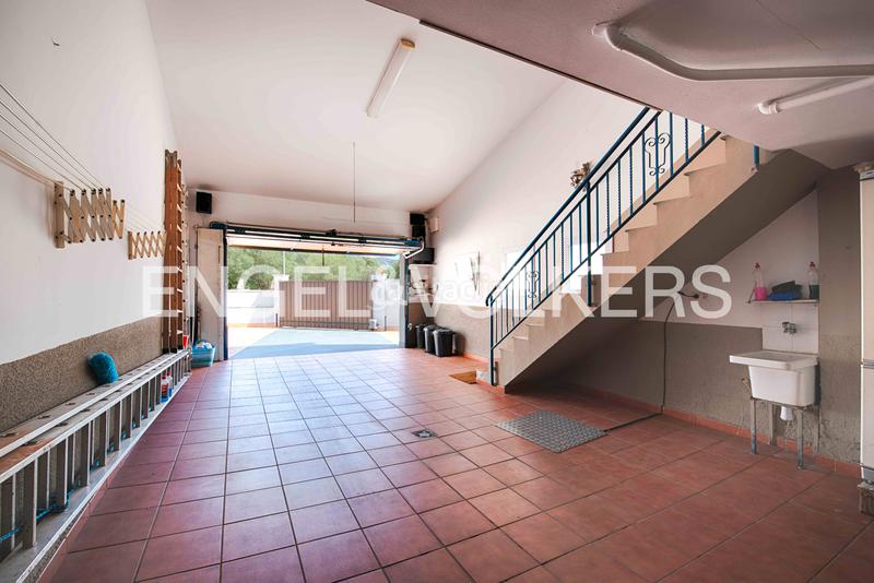 Foto 18a0875f-686f-4f19-96fd-750f4d55d208. Chalet casa con gran terreno, piscina y garaje en Roses