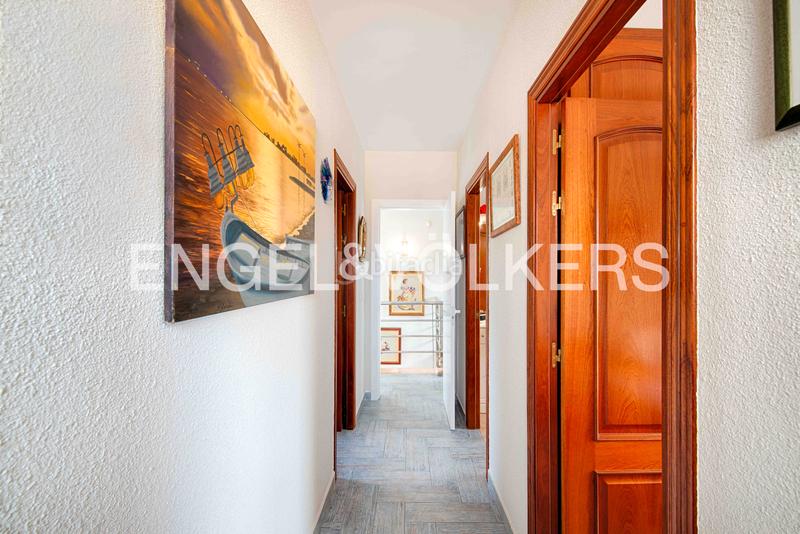 Foto 7e3df634-29b0-4f78-882a-7db1e3bc0e01. Chalet casa con gran terreno, piscina y garaje en Roses