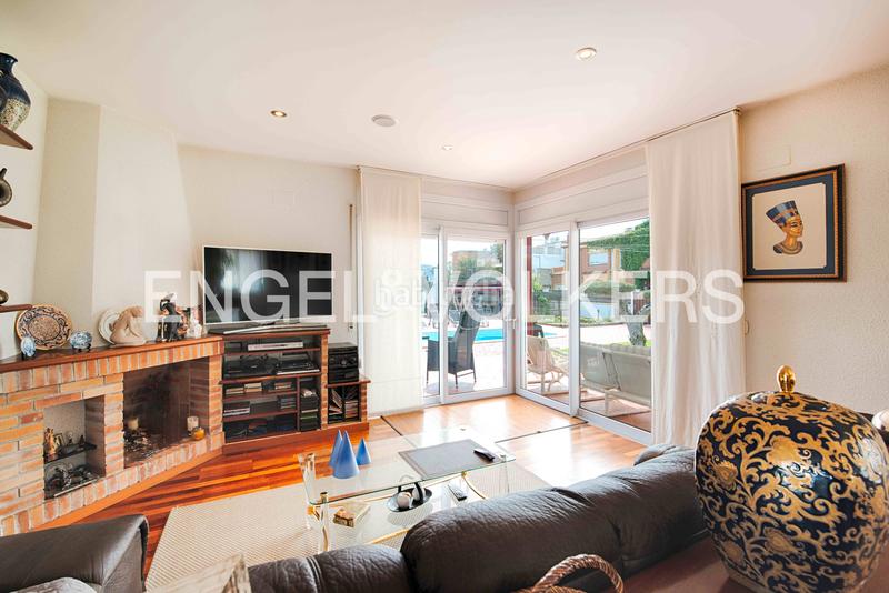 Foto 9109c355-290d-4388-9c95-af10e0e39852. Chalet casa con gran terreno, piscina y garaje en Roses