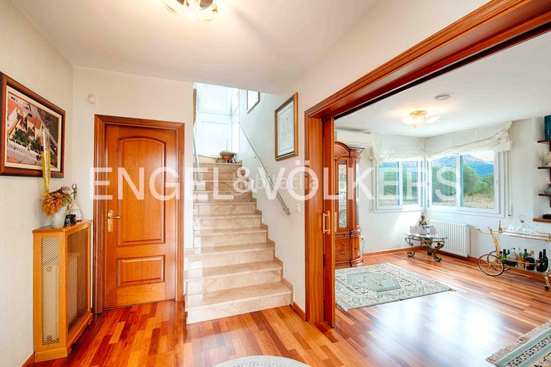 Foto f96bc6ef-1ab4-4fe1-8226-d101119362ea. Chalet casa con gran terreno, piscina y garaje en Roses