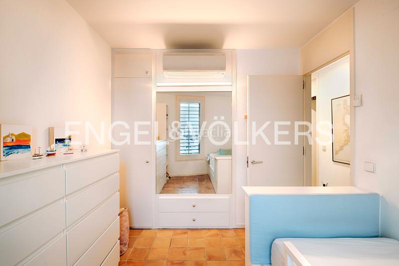 Foto 0bd41d90-5647-42b5-ac6a-802960e3303c. Casa adosada casa de arquitecto con terraza y dos plazas de aparcamiento en el centro histórico en Cadaqués