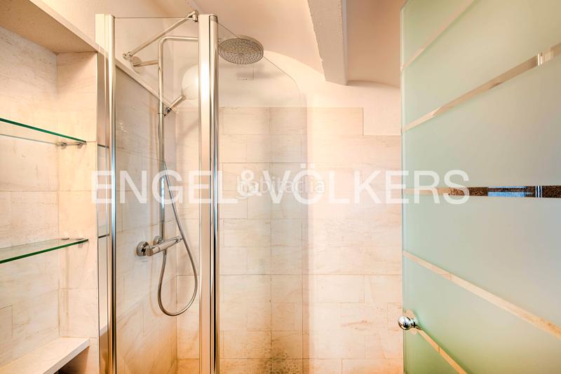 Foto 2a1a3ed8-82e6-4fd5-9d1a-98947e9c5179. Casa adosada casa de arquitecto con terraza y dos plazas de aparcamiento en el centro histórico en Cadaqués