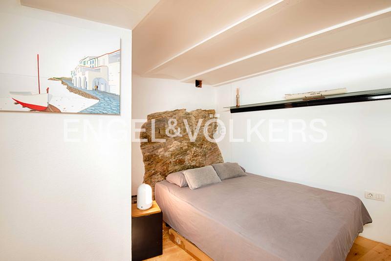 Foto 42d37f1d-4f86-4234-a4bd-54ab7f7fa565. Casa adosada casa de arquitecto con terraza y dos plazas de aparcamiento en el centro histórico en Cadaqués