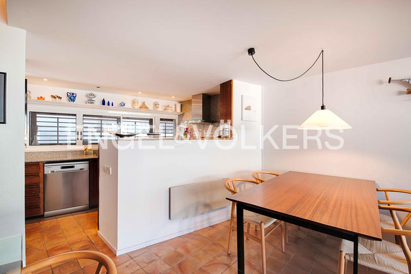 Foto 987f0fe7-db99-40d3-90d8-3e4583367242. Casa adosada casa de arquitecto con terraza y dos plazas de aparcamiento en el centro histórico en Cadaqués