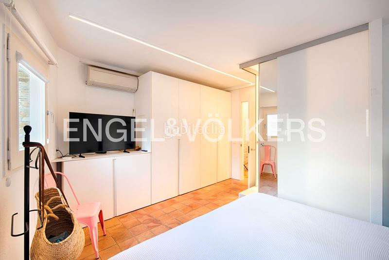 Foto e81e28c0-cd2c-451d-bd26-ddd5d32291e1. Casa adosada casa de arquitecto con terraza y dos plazas de aparcamiento en el centro histórico en Cadaqués