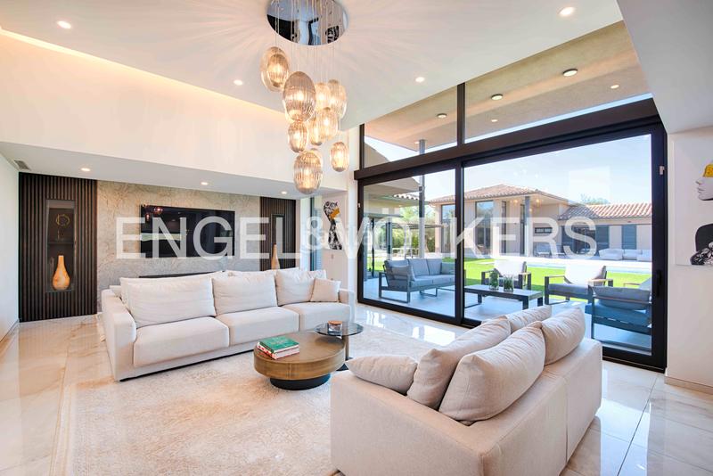 Foto 298226f4-fb86-48c0-b239-949787cef19c. Chalet with fireplace heating parking pool in Navata