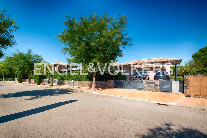 Foto 3312baf3-fc0a-4e45-9cf0-5292e4129b3f. Chalet with fireplace heating parking pool in Navata