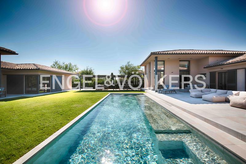 Foto 46546c15-d0ff-4e74-87c7-1e1658f70f32. Chalet with fireplace heating parking pool in Navata