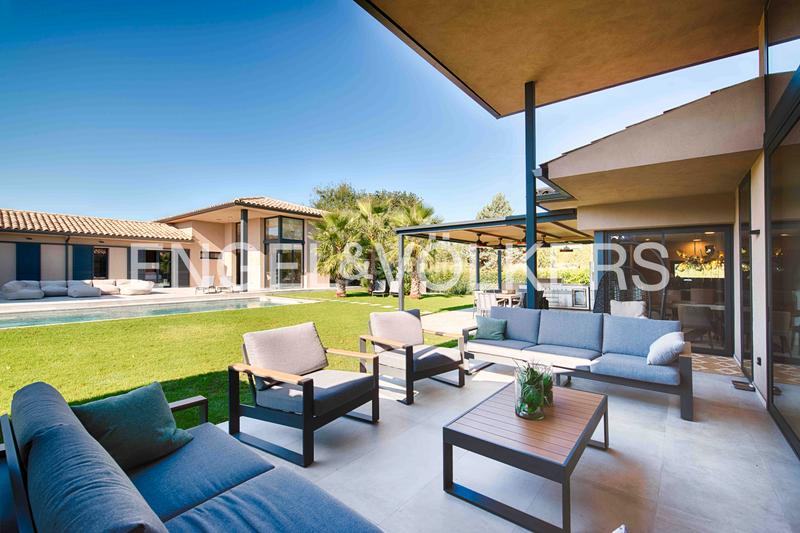 Foto b28899bd-808c-4e46-945a-edcbdea6c8e2. Chalet with fireplace heating parking pool in Navata