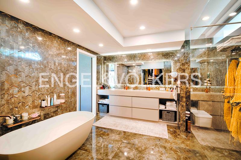 Foto c0504601-8d78-4de7-aa46-224e7b641117. Chalet with fireplace heating parking pool in Navata