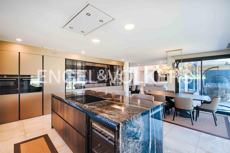 Foto ff5b93a9-6e48-4e82-85e3-f38da1941db7. Chalet with fireplace heating parking pool in Navata