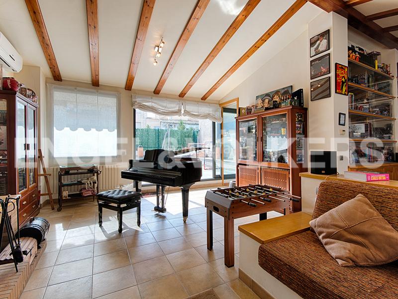 Foto 65dd261b-290a-45a5-be7e-55fff64b8140. Casa a schiera con camino riscaldamento parcheggio in Figueres