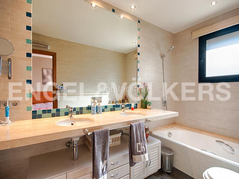 Foto 70a86c2f-fb26-40a9-ba3b-0034d0241912. Casa a schiera con camino riscaldamento parcheggio in Figueres