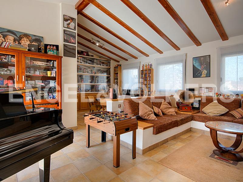 Foto 8ef2b67a-b494-4bd3-8597-949983995df8. Casa a schiera con camino riscaldamento parcheggio in Figueres