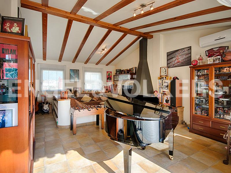 Foto 9118a7c9-e9f3-489d-b634-cc479a6c3ad7. Casa a schiera con camino riscaldamento parcheggio in Figueres