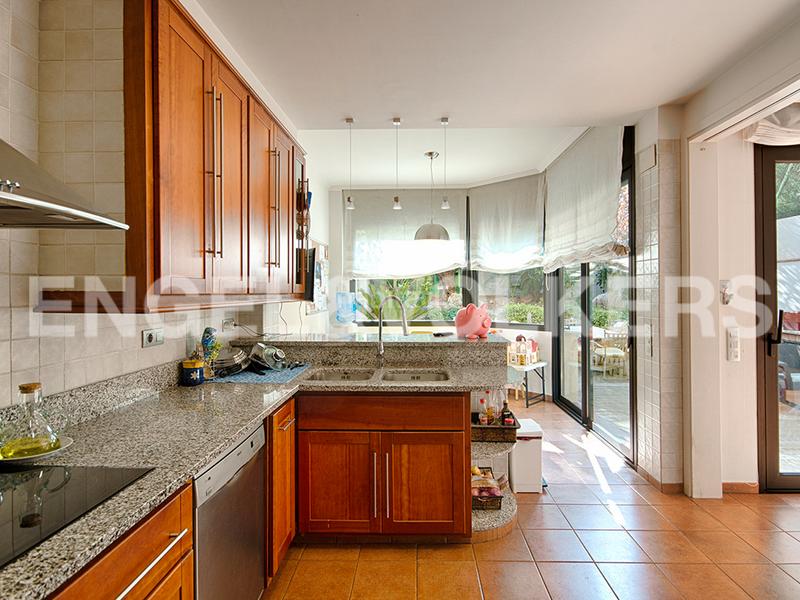 Foto 9c86c1a1-3e3a-4db7-b68c-62a4cb9fb9c6. Casa a schiera con camino riscaldamento parcheggio in Figueres