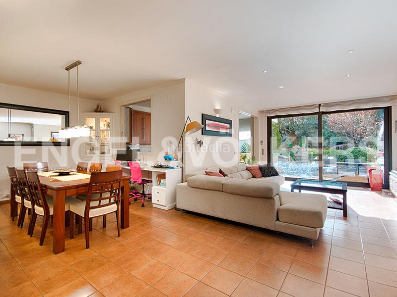 Foto bc7ff8d1-b3e9-4324-a3d0-82f570c138bf. Casa a schiera con camino riscaldamento parcheggio in Figueres