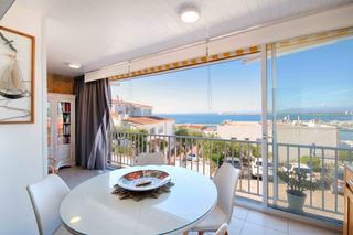 Appartamento  Carrer aribau. Apartamento reformado con vistas a 2 minutos a pie de la playa