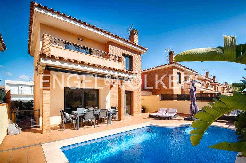 Foto 0a4072cf-3580-4b95-958d-c01371e26c77. Chalet avec parking piscine dans Puigmal - Mas Nou Empuriabrava