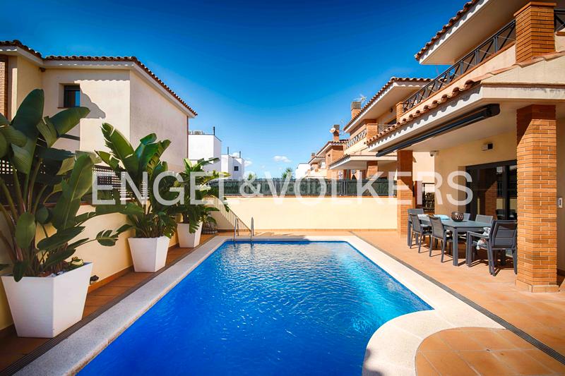 Foto f1474481-8424-4cae-a057-d2647a8fe110. Chalet avec parking piscine dans Puigmal - Mas Nou Empuriabrava