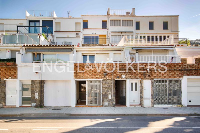 Foto d659e25b-2f52-46bc-bceb-ed10a5b946fb. Casa adossada a Puig Rom-Canyelles-Almadrava Roses