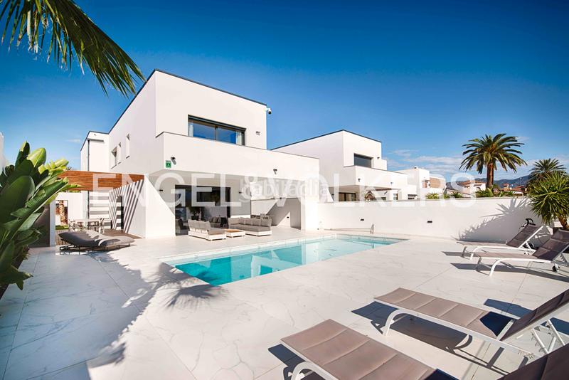 Foto 094e45cc-bcfe-4dd9-8815-37bbc7bf3aa8. Chalet con parcheggio piscina in Tordera - Fluvià - Llobregat Empuriabrava