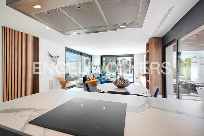 Foto 0af99c94-23b2-4913-957b-4e773869d7dd. Chalet con parcheggio piscina in Tordera - Fluvià - Llobregat Empuriabrava