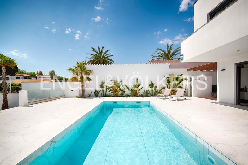 Foto 222e9cbb-49f5-414d-b0e3-22bfb0fd1ec9. Chalet con parcheggio piscina in Tordera - Fluvià - Llobregat Empuriabrava