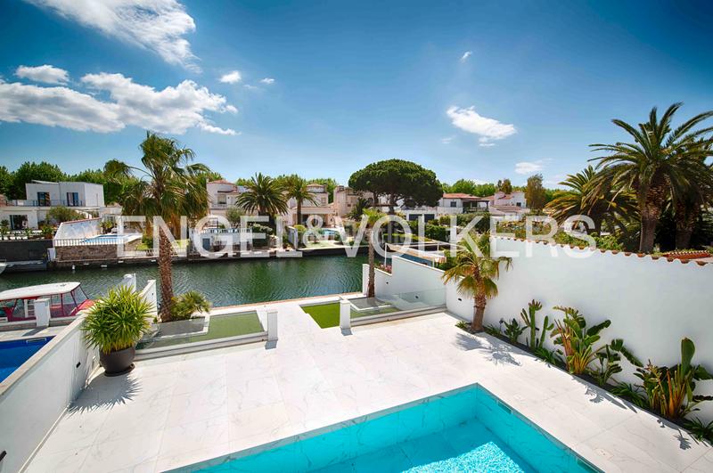 Foto 25112868-79e9-4783-abbc-9a6647caedc9. Chalet con parcheggio piscina in Tordera - Fluvià - Llobregat Empuriabrava