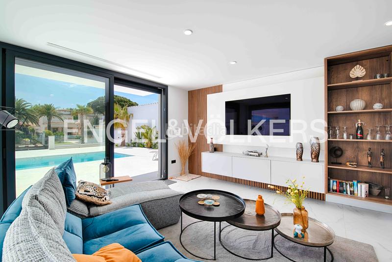 Foto 31475b23-4ea9-4d3e-b317-2df58f2a010d. Chalet con parcheggio piscina in Tordera - Fluvià - Llobregat Empuriabrava