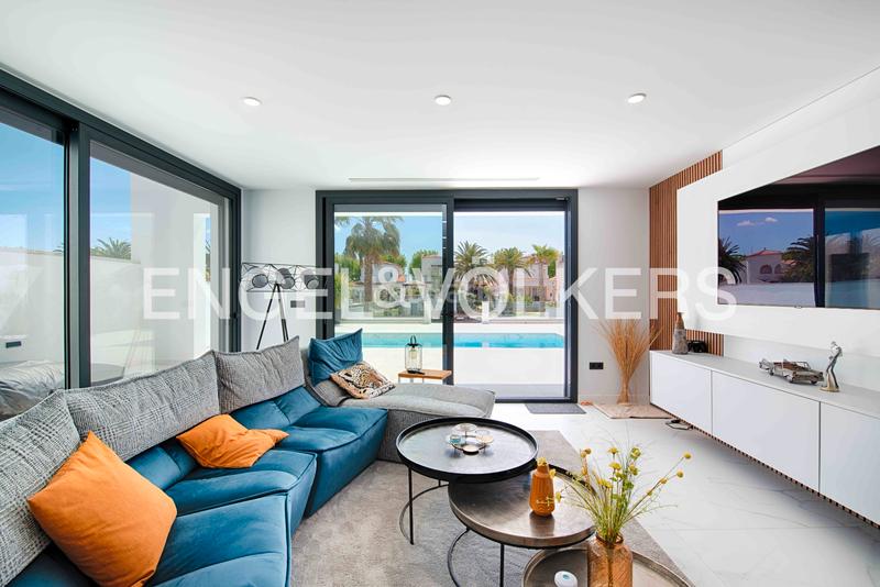 Foto 5c50f4a0-8000-4fc2-8ab7-f542a853af00. Chalet con parcheggio piscina in Tordera - Fluvià - Llobregat Empuriabrava