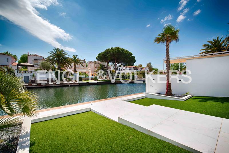 Foto 8228e2f0-beb7-4f93-86c3-b42460be7561. Chalet con parcheggio piscina in Tordera - Fluvià - Llobregat Empuriabrava