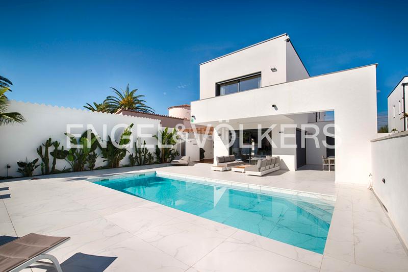 Foto bdbe51ff-c199-4348-909c-9fec76dce681. Chalet con parcheggio piscina in Tordera - Fluvià - Llobregat Empuriabrava