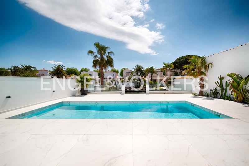 Foto c387e78d-01b9-4315-932a-ca545307eb22. Chalet con parcheggio piscina in Tordera - Fluvià - Llobregat Empuriabrava