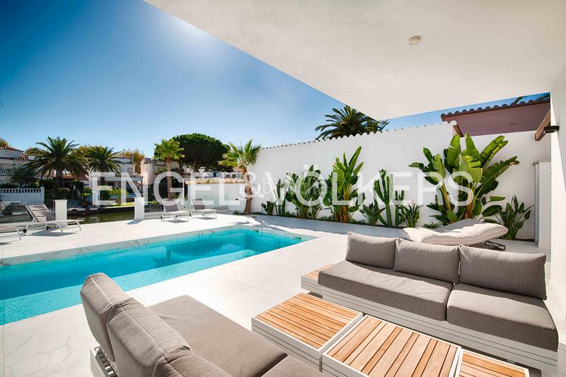 Foto cf0df1de-28fe-40db-9851-bd7a036b1d84. Chalet con parcheggio piscina in Tordera - Fluvià - Llobregat Empuriabrava