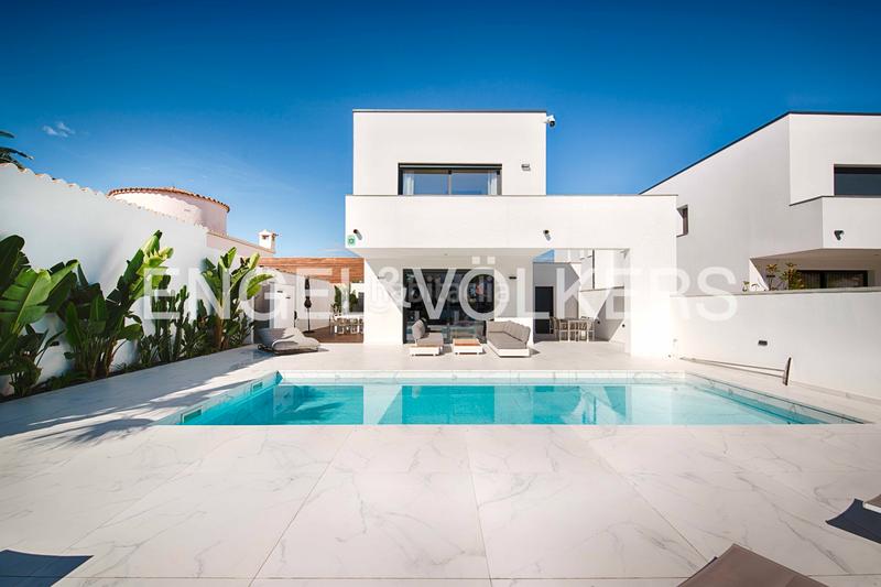 Foto fd77c0a5-6e1b-401c-89c8-c307f201e092. Chalet con parcheggio piscina in Tordera - Fluvià - Llobregat Empuriabrava