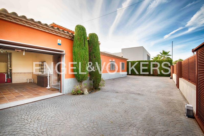 Foto 2d0f6dd4-eabf-40ba-a4cc-7a7fc872898e. Chalet avec cheminée parking piscine dans Peni Empuriabrava