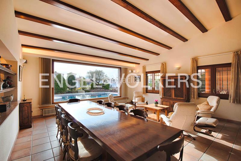 Foto 69251a62-e293-460e-9aa8-41be5cc25883. Chalet avec cheminée parking piscine dans Peni Empuriabrava