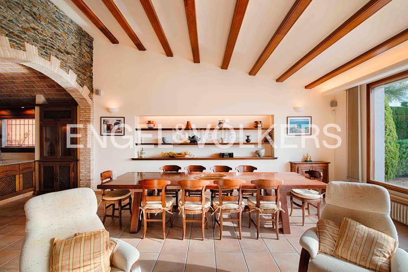 Foto 7a8052d8-4206-41c2-8aa3-0fe63e6e98fa. Chalet avec cheminée parking piscine dans Peni Empuriabrava