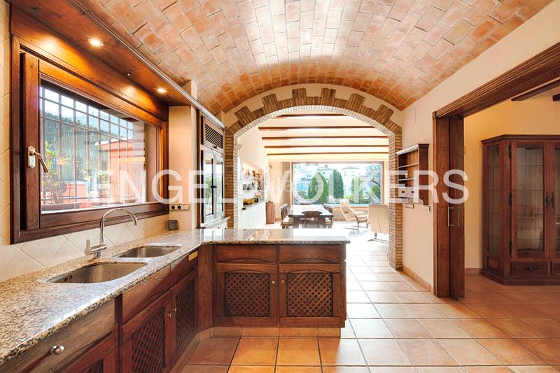 Foto 7cd97875-8604-4e89-98ea-d7c384c0f8f2. Chalet avec cheminée parking piscine dans Peni Empuriabrava