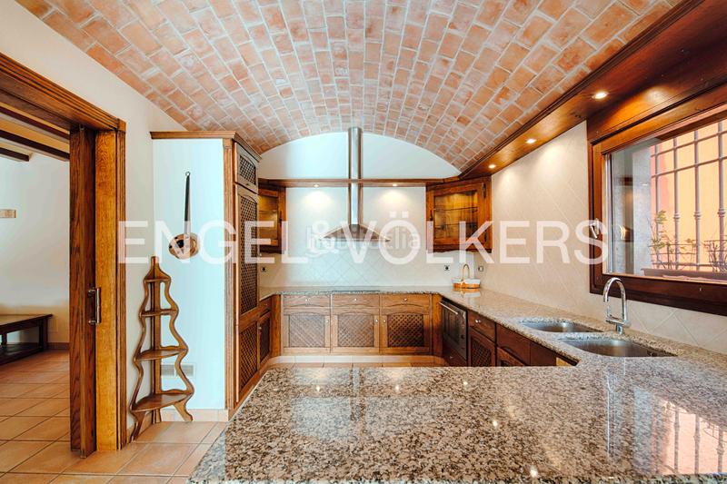 Foto d5f97066-abbd-485a-9b20-c39f55eda37c. Chalet avec cheminée parking piscine dans Peni Empuriabrava