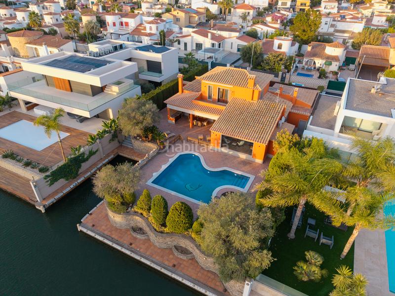 Foto d73446dc-7ea1-4b20-bf80-9682dbbe17d4. Chalet avec cheminée parking piscine dans Peni Empuriabrava